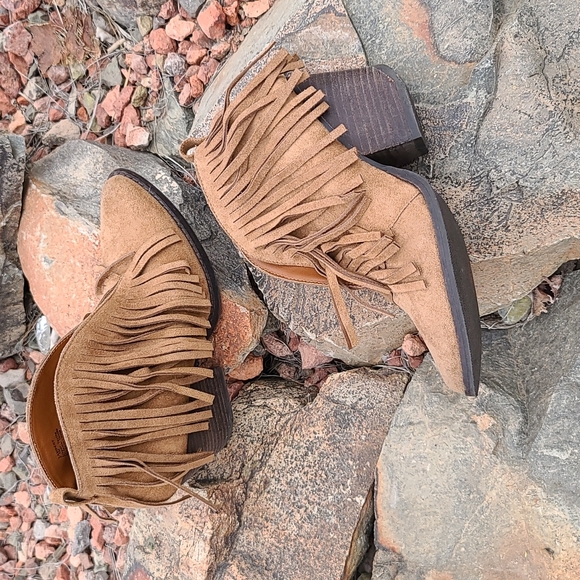 MATISSE ANTHRO Lambert Fringed Ankle Booties 7.5 Boots Saddle Moccasins Cowgirl - Picture 2 of 13